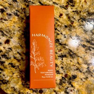 Harmonize Beauty root texturizing powder
New never used in box